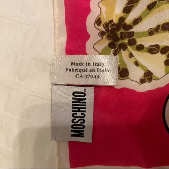 Moschino 100% silk square scarf / handkerchief - Picture 3 of 4